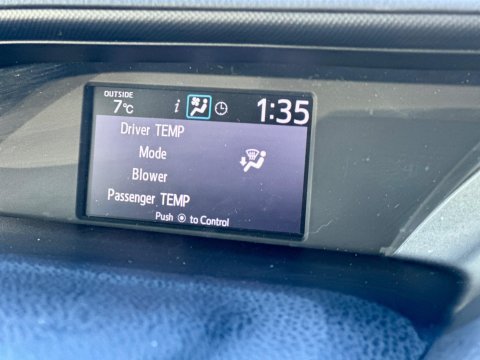 Toyota Noah Hybird 7 Seaters 11