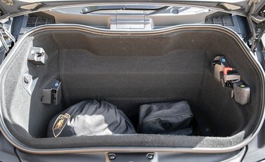 Lamborghini Aventador S LP740-4 Roadster 32