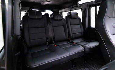 Land Rover Defender 110 XS 11