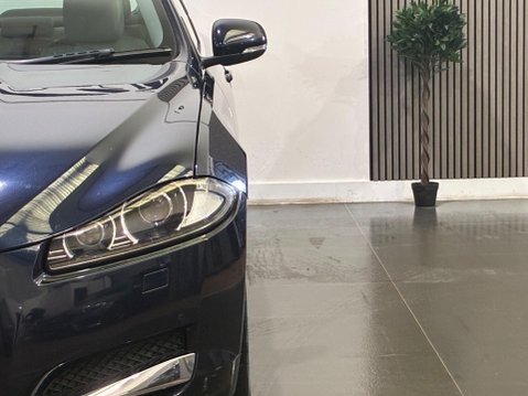 Jaguar XF 2.2d Luxury Auto Euro 5 (s/s) 4dr 37
