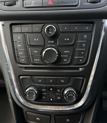 Vauxhall Mokka LIMITED EDITION S/S... 7 SERVICES LAST ONE @ 45K..1 FORMER KEEPER.. 3