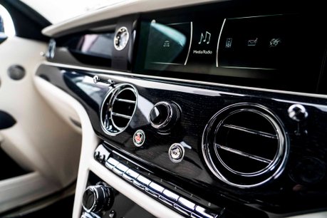 Rolls-Royce Ghost V12. STARLIGHT. H, C & M SEATS. REAR ENTERTAINMENT. HUD. A/CRUISE CONTROL 19