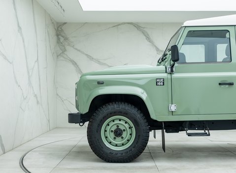 Land Rover Defender 110 HERITAGE 33