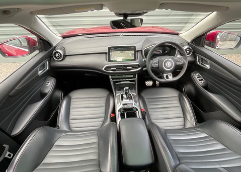 MG HS 1.5 T-GDI PHEV EXCLUSIVE 12