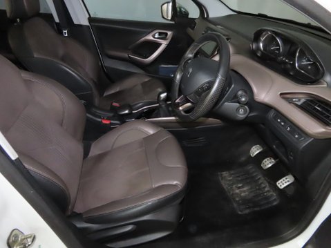 Peugeot 2008 E-HDI FELINE 10