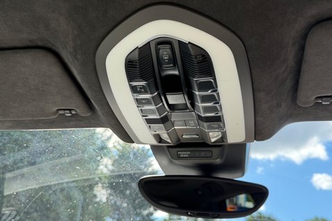 Porsche Macan TURBO PDK - HUGE SPEC - PAN ROOF - BOSE - CARPLAY 59