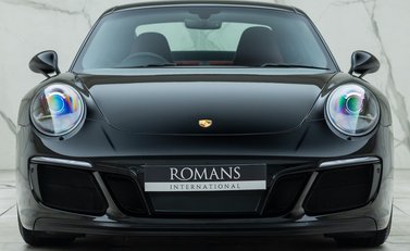Porsche 911 Carrera GTS (991.2) 7