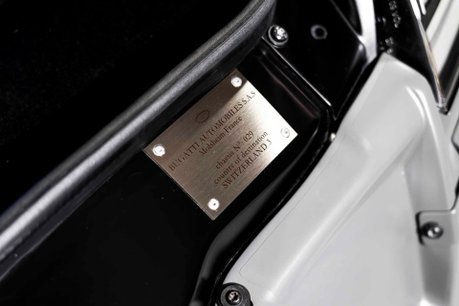 Bugatti Veyron GRAND SPORT VITESSE. ONE OF ONE IN THE WORLD. LA MAISON PUR SANG. 39