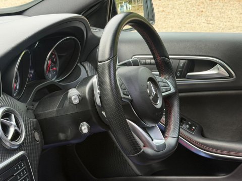 Mercedes-Benz A Class 2.1 A200d AMG Line (Premium Plus) 7G-DCT Euro 6 (s/s) 5dr 12