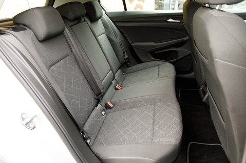 Volkswagen Golf LIFE ETSI DSG 34