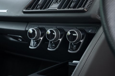 Audi R8 5.2 FSI V10 Plus S Tronic quattro Euro 6 (s/s) 2dr 27