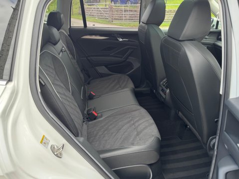 Volkswagen Tiguan 2.0 TDI Elegance DSG Euro 6 (s/s) 5dr 27