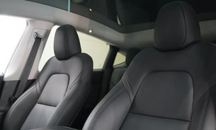 Tesla Model Y RWD Comfort Suspension One Owner Low Mileage Heated Seats & Steering Wheel  18