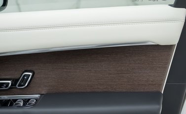 Land Rover Range Rover P440e SE 26