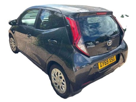 Toyota Aygo 1.0 VVT-i x-play Hatchback 5dr Petrol x-shift Euro 6 (71 ps) 3