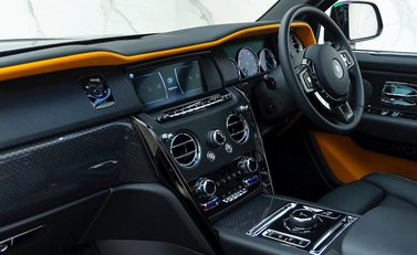 Rolls-Royce Cullinan Black Badge 18