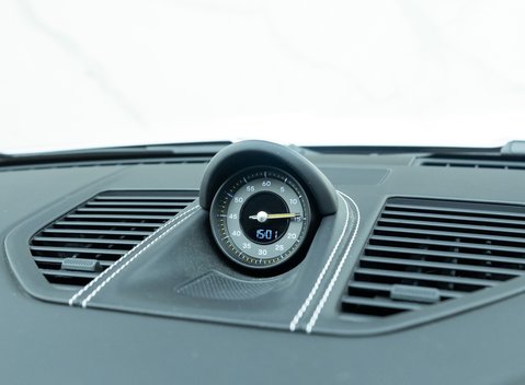 Porsche 911 GT3 Touring (992) 18
