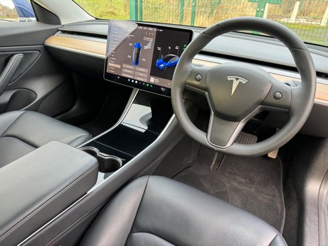 Tesla Model 3 (Dual Motor) Performance 17