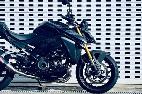 Suzuki GSX GSXS 1000 7