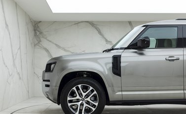 Land Rover Defender 110 XS Edition P400 27