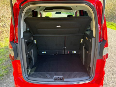 Ford Tourneo Courier ZETEC TDCI 3