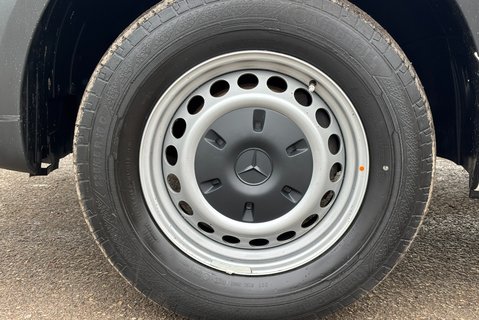 Mercedes-Benz Sprinter 315 Cdi Progressive Luton with Tail Lift 30