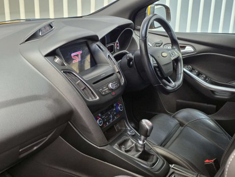 Ford Focus 2.0T EcoBoost ST-3 Estate 5dr Petrol Manual Euro 6 (s/s) (250 ps) 4