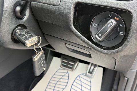 Volkswagen Golf R-LINE EDITION TSI EVO DSG 50