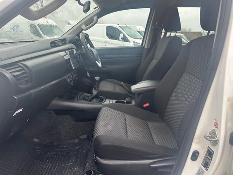 Toyota Hilux ACTIVE 4WD D-4D DCB 12