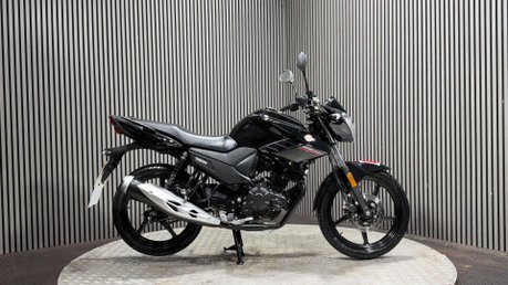 Yamaha YS125 2018 68 PLATE LONG MOT SERVICED ONLY 8K IDEAL LEARNER BIKE 125CC 1