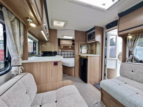 Coachman VIP 560 13