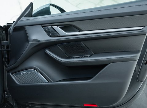 Porsche Taycan Turbo S Sport Turismo 27