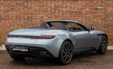 Aston Martin DB11 Volante 7