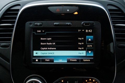 Renault Captur ICONIC TCE 23