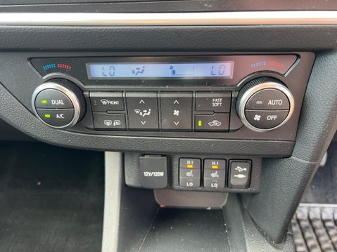 Toyota Auris 1.6 V-Matic Excel Euro 5 5dr 35