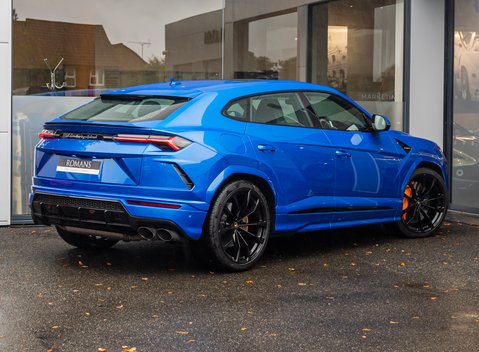 Lamborghini Urus 4