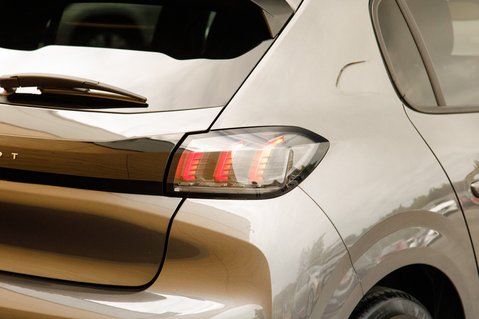 Peugeot 208 PURETECH ALLURE PREMIUM PLUS S/S 9