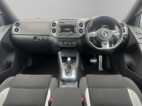 Volkswagen Tiguan 2.0 TDI BlueMotion Tech R-Line DSG 4WD Euro 5 (s/s) 5dr (Nav) 13