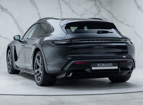 Porsche Taycan TURBO S CROSS TURISMO 10
