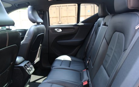 Volvo XC40 B4 R-Design Pro AWD MHEV - Pan Roof, Leather, Apple CarPlay 10