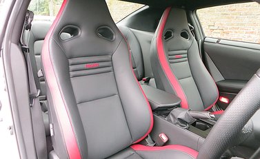 Nissan GT-R Premium Edition 8