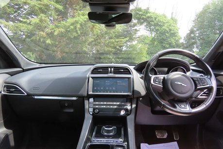 Jaguar F-Pace 2.0 D180 R-Sport SUV 5dr Diesel Auto AWD Euro 6 (s/s) (180 ps) 7