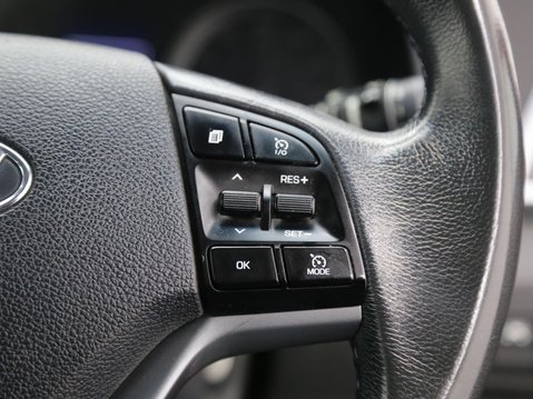 Hyundai TUCSON 2.0 CRDi SE Nav Auto 4WD Euro 6 5dr 12