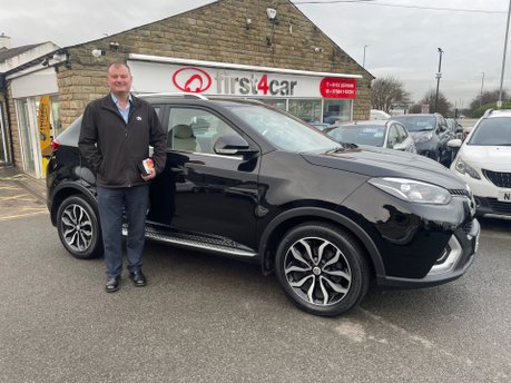 Wayne from Knaresborough collecting his new MG