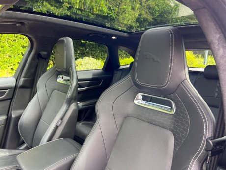 Jaguar F-Pace 2.0 D200 MHEV R-Dynamic HSE Black Auto AWD Euro 6 (s/s) 5dr 30