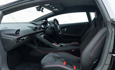 Lamborghini Huracan LP640-4 EVO 12
