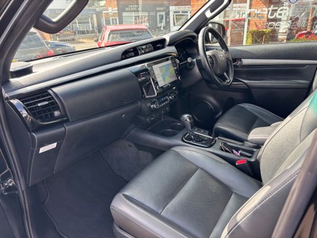 Toyota Hilux 2.8 D-4D Invincible X Pickup Double Cab 4dr Diesel Auto 4WD Euro 6 (204 ps) 15