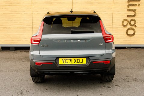 Volvo XC40 B4 R-DESIGN MHEV 6