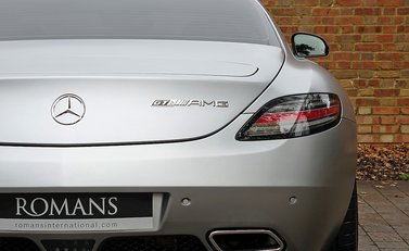 Mercedes-Benz SLS AMG GT 12