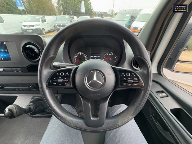 Mercedes-Benz Sprinter MWB L2H1 [SOLD CR] Low Roof 314 Sensors EURO 6 NO VAT SELECT 16